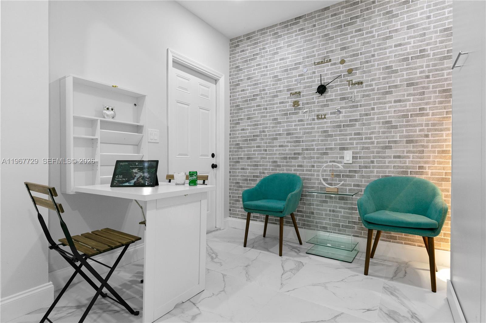   /   кв.футов $ 2026-03-05 0 Фото