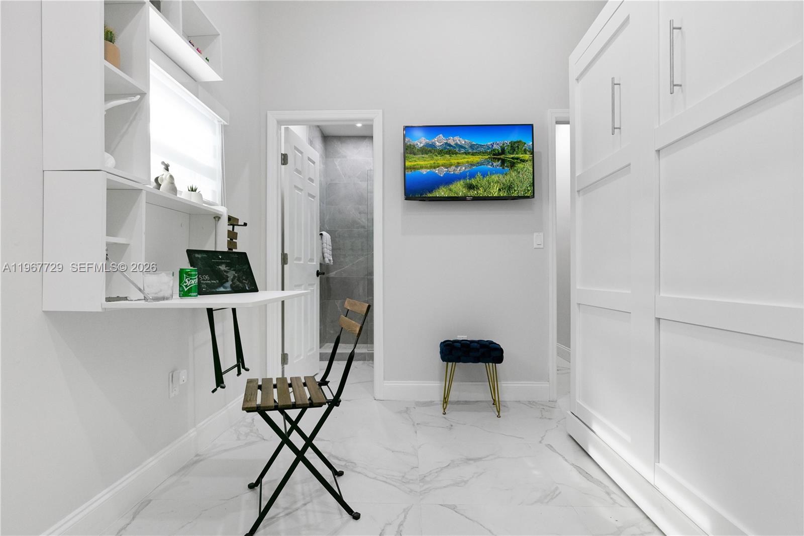   /   кв.футов $ 2026-03-05 0 Фото