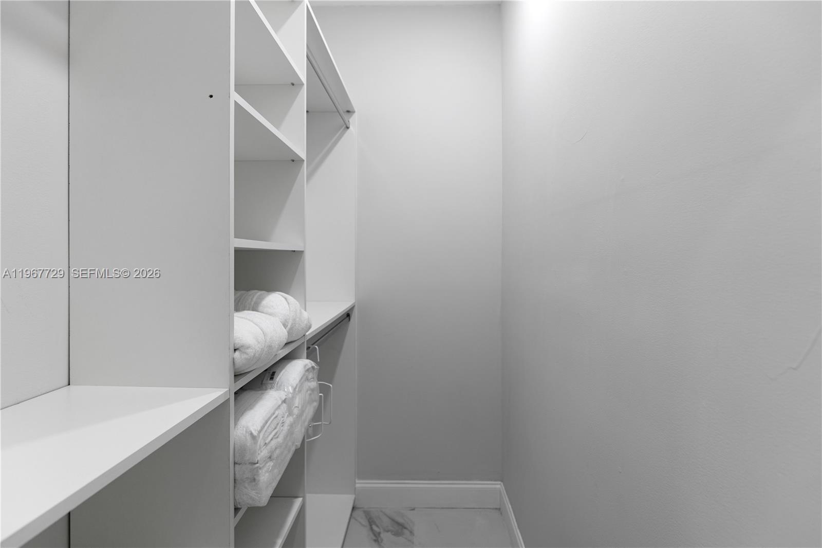   /   кв.футов $ 2026-03-05 0 Фото