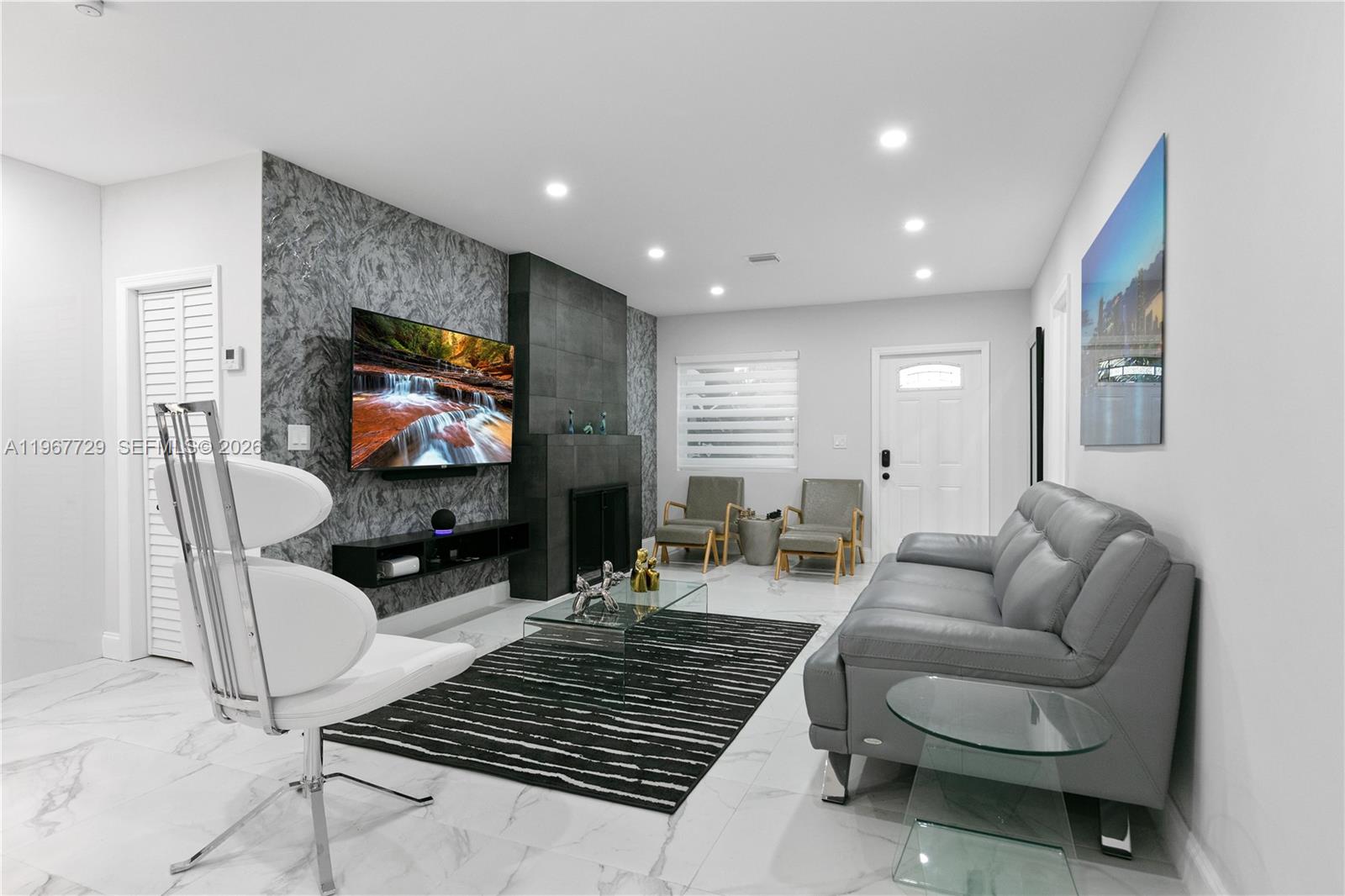   /   кв.футов $ 2026-03-05 0 Фото