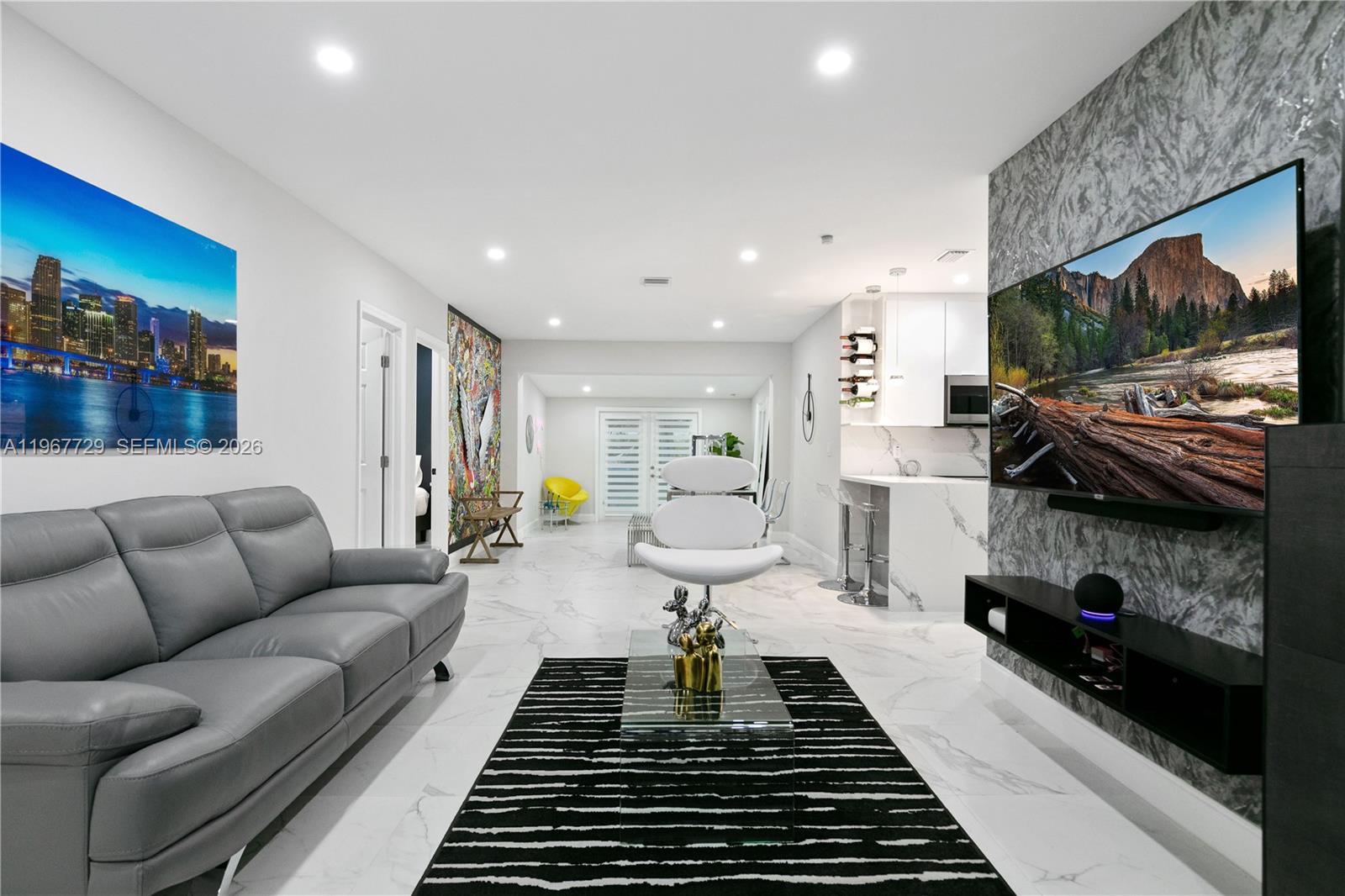   /   кв.футов $ 2026-03-05 0 Фото