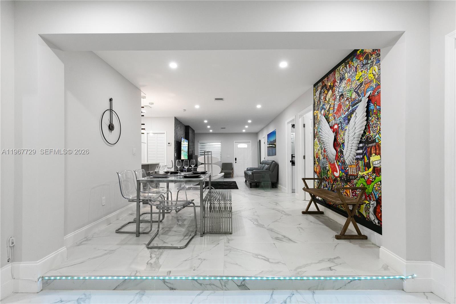   /   кв.футов $ 2026-03-05 0 Фото