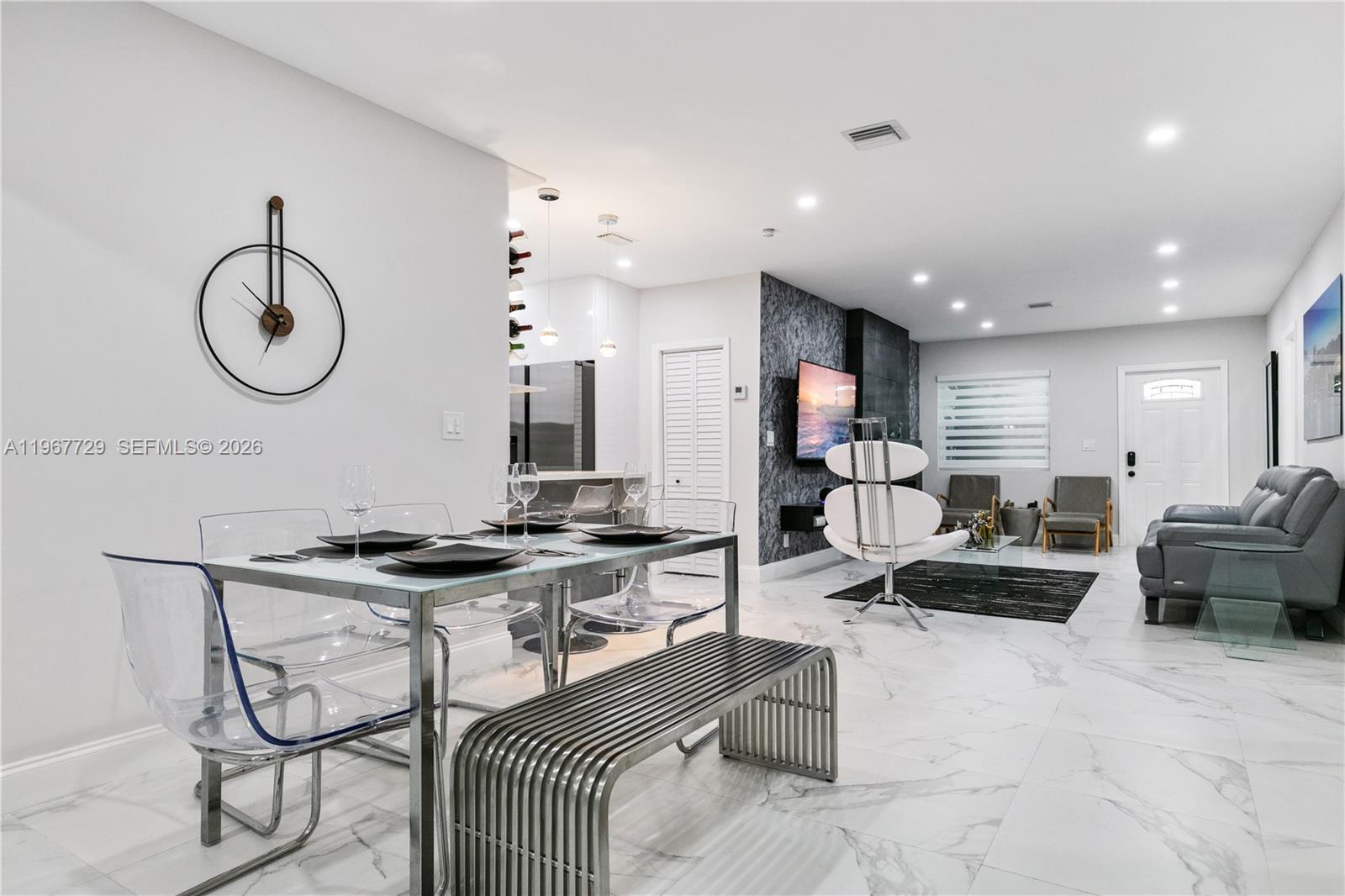   /   кв.футов $ 2026-03-05 0 Фото