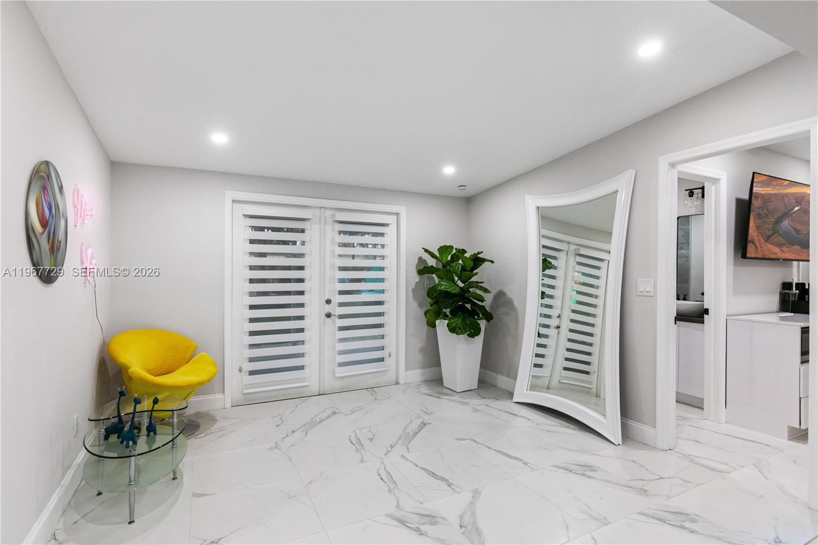   /   кв.футов $ 2026-03-05 0 Фото