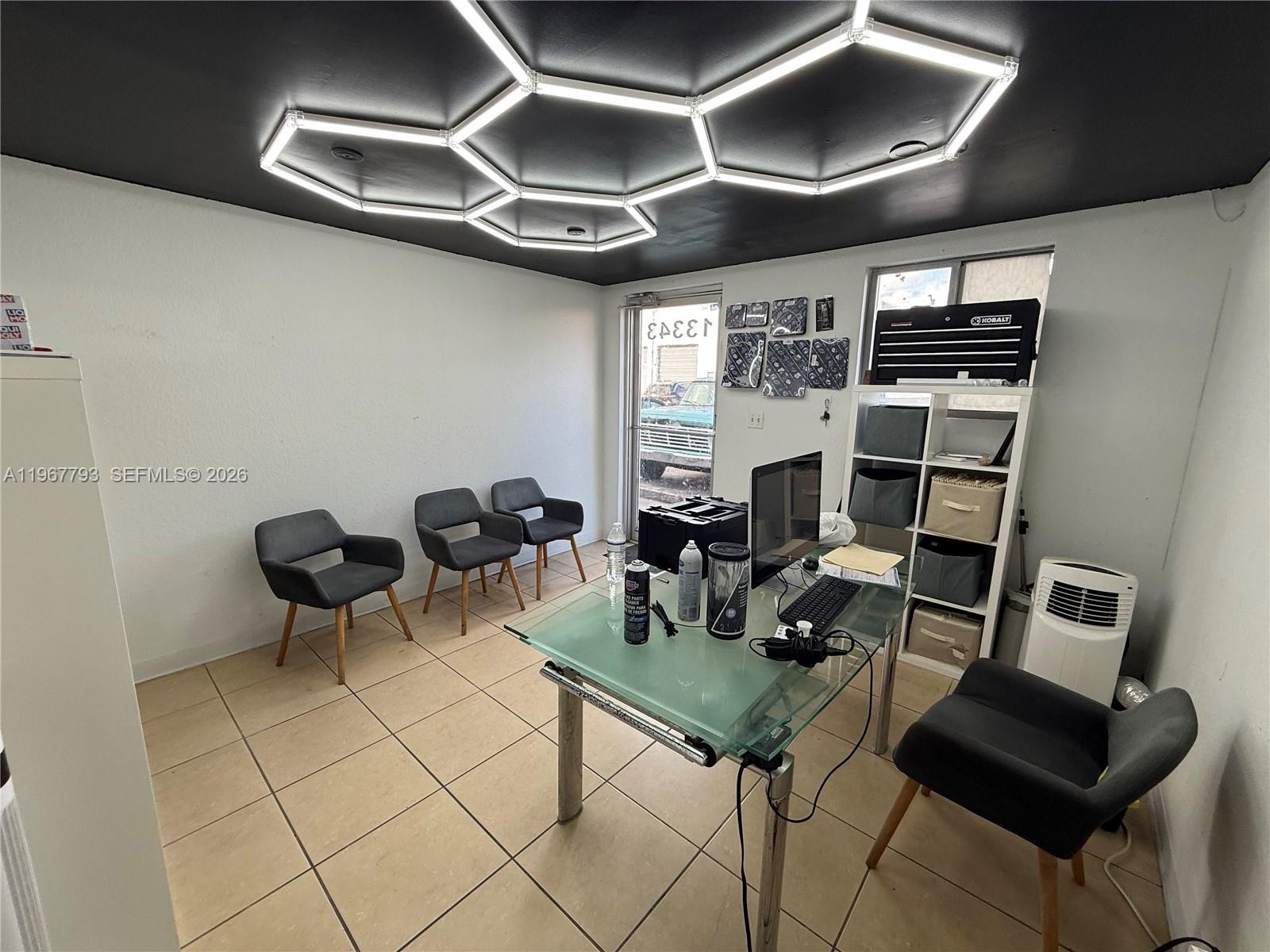 10  /   кв.футов $ 2026-02-18 0 Фото