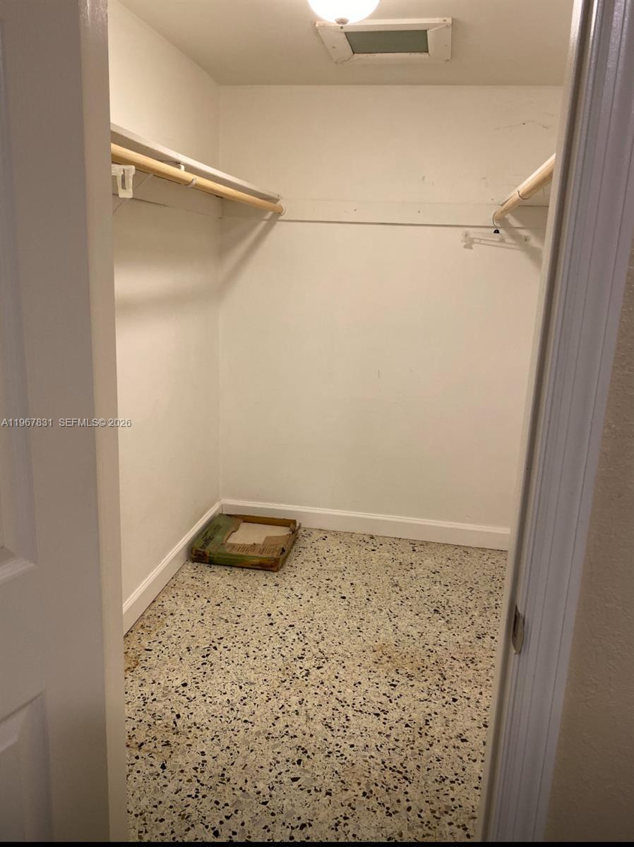   /  3244 кв.футов $ 2026-02-18 0 Фото