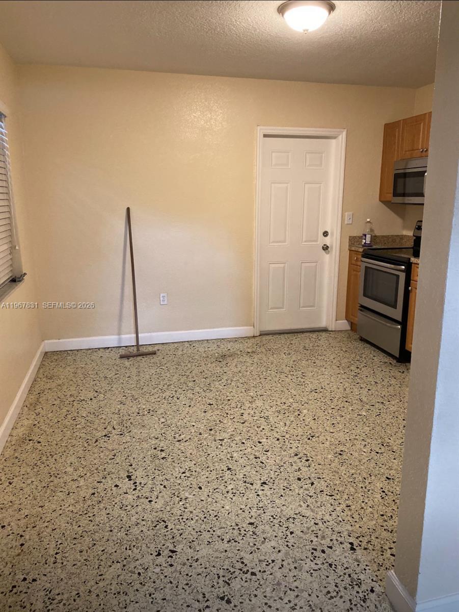   /  3244 кв.футов $ 2026-02-18 0 Фото