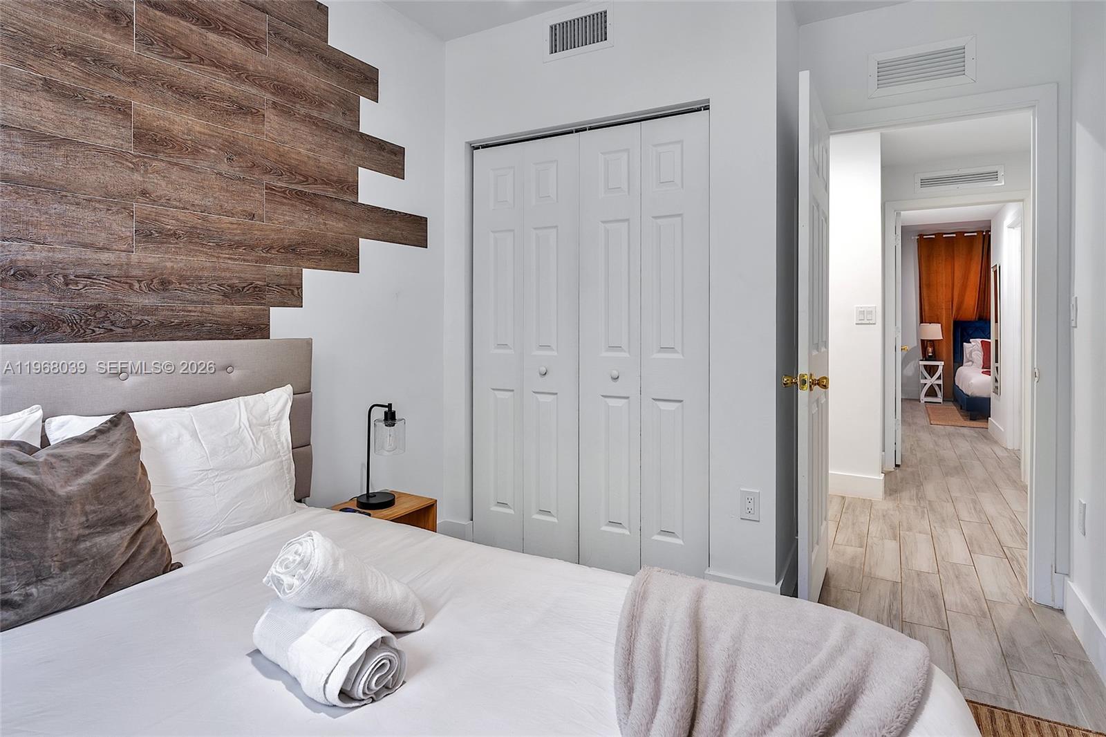   /  5800 кв.футов $ 2026-02-18 0 Фото