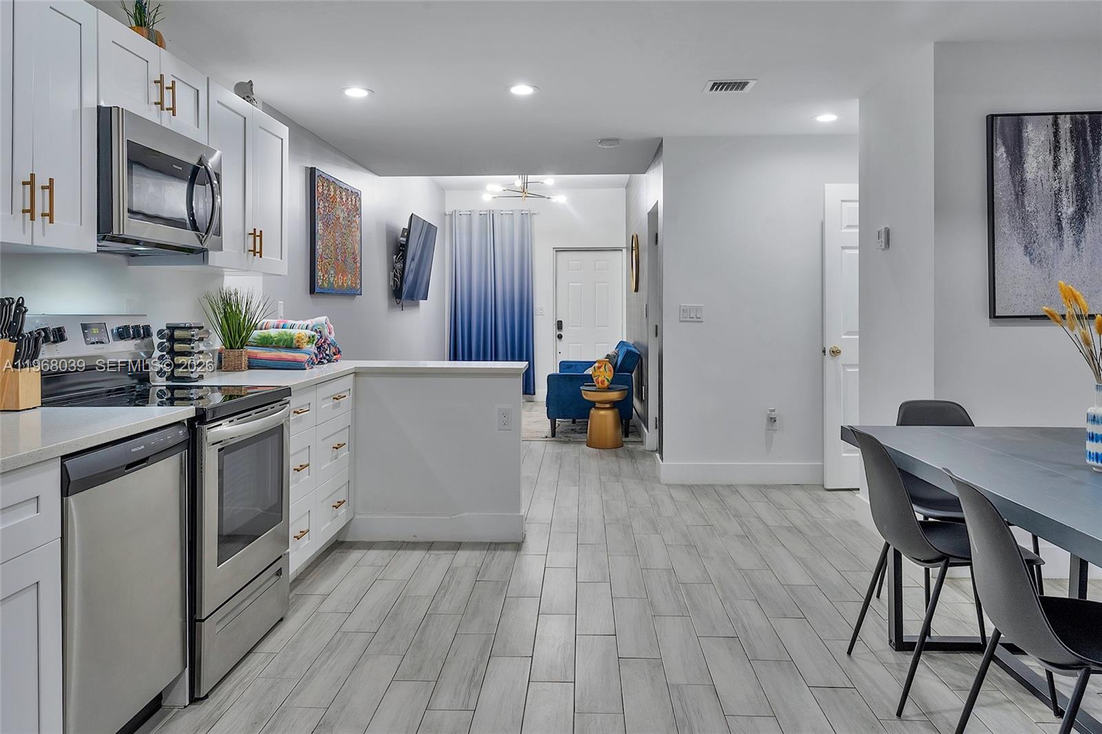   /  5800 кв.футов $ 2026-02-18 0 Фото