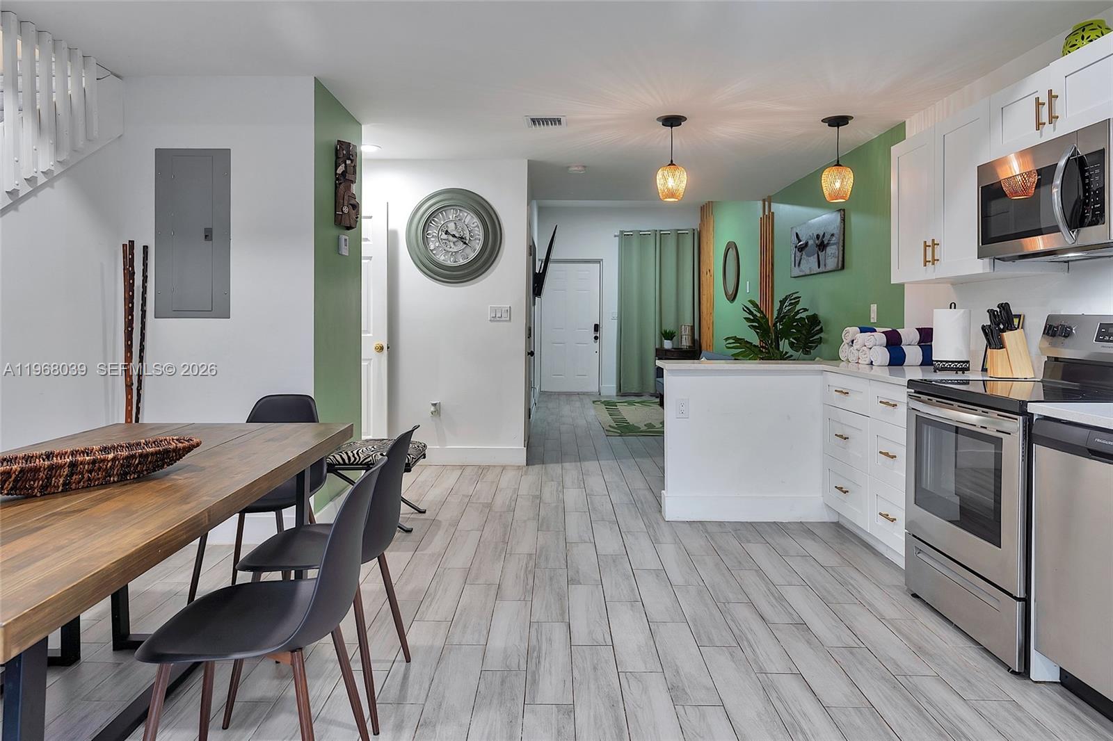   /  5800 кв.футов $ 2026-02-18 0 Фото