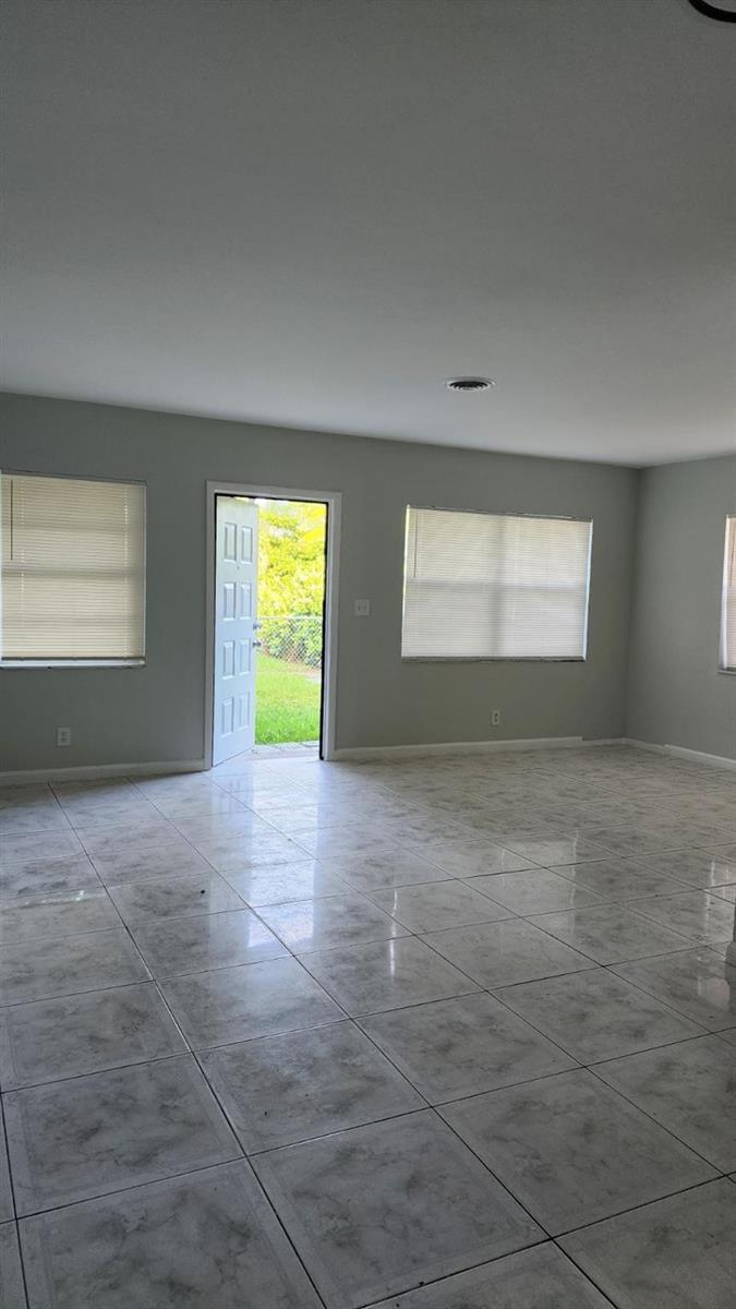 Ver detalles / 0 2498 sq. ft. $ 2026-06-09 0 foto