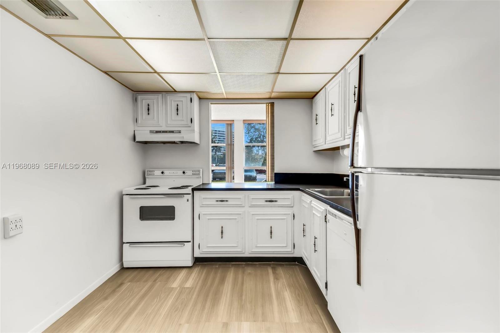 Photo of 801 Three Islands Blvd #111, Hallandale Beach, Florida, 33009 - Kitchen