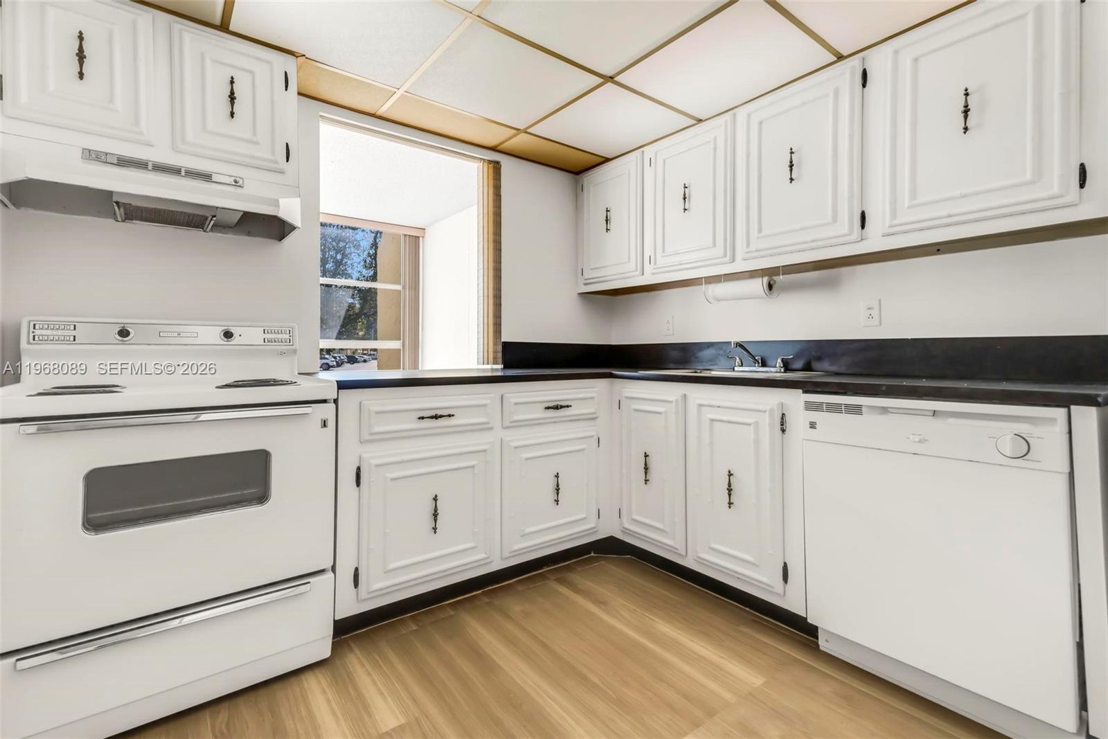 Photo of 801 Three Islands Blvd #111, Hallandale Beach, Florida, 33009 - Kitchen