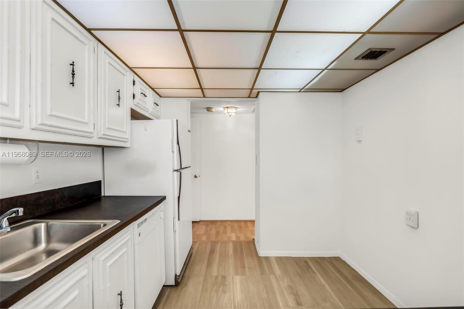 Photo of 801 Three Islands Blvd #111, Hallandale Beach, Florida, 33009 - Kitchen