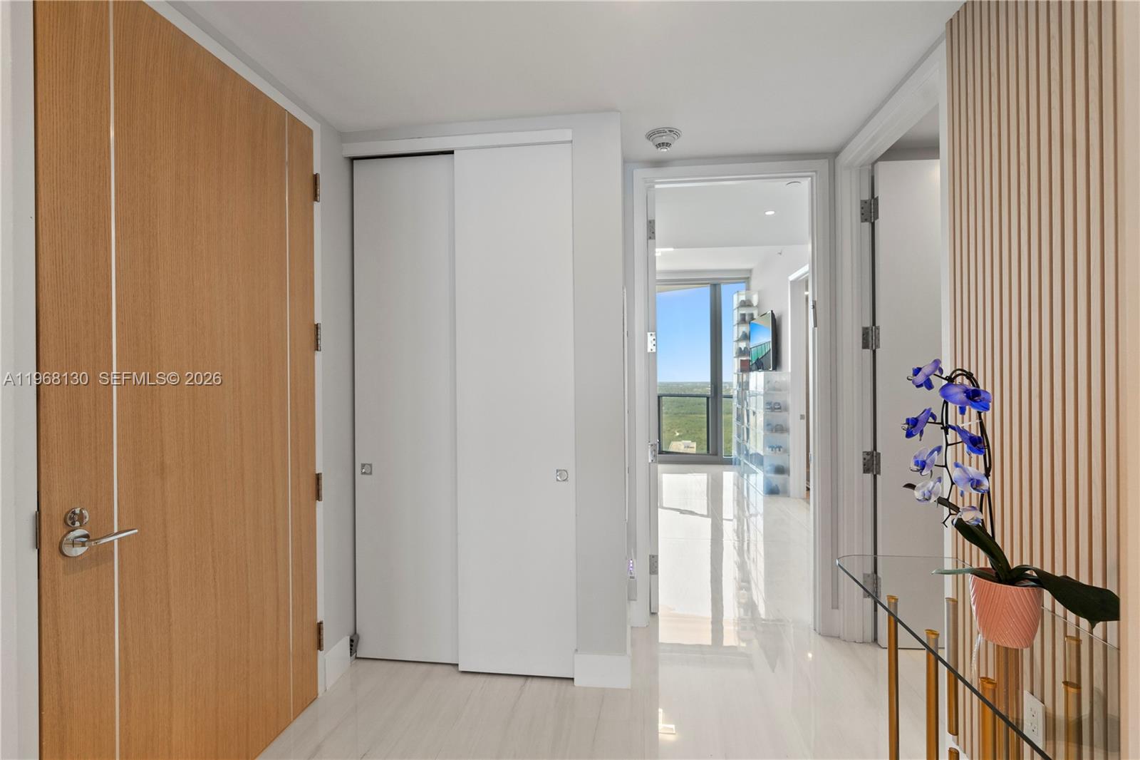 4003 2 / 3 1447 кв.футов $ 2026-02-18 0 Фото