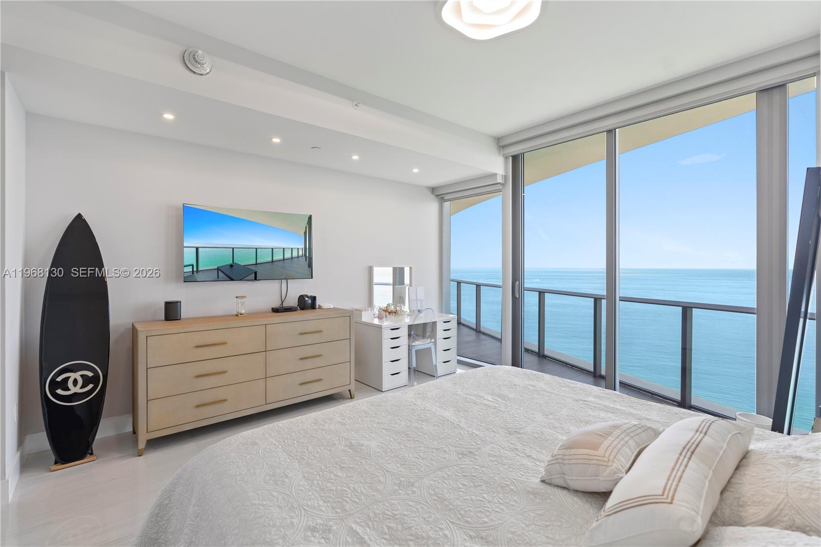 4003 2 / 3 1447 кв.футов $ 2026-02-18 0 Фото