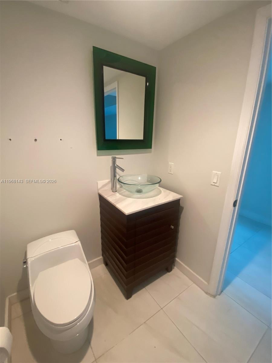 Photo of 3301 183 Street #2209, Aventura, Florida, 33160 - Partial view of Half Bathroom