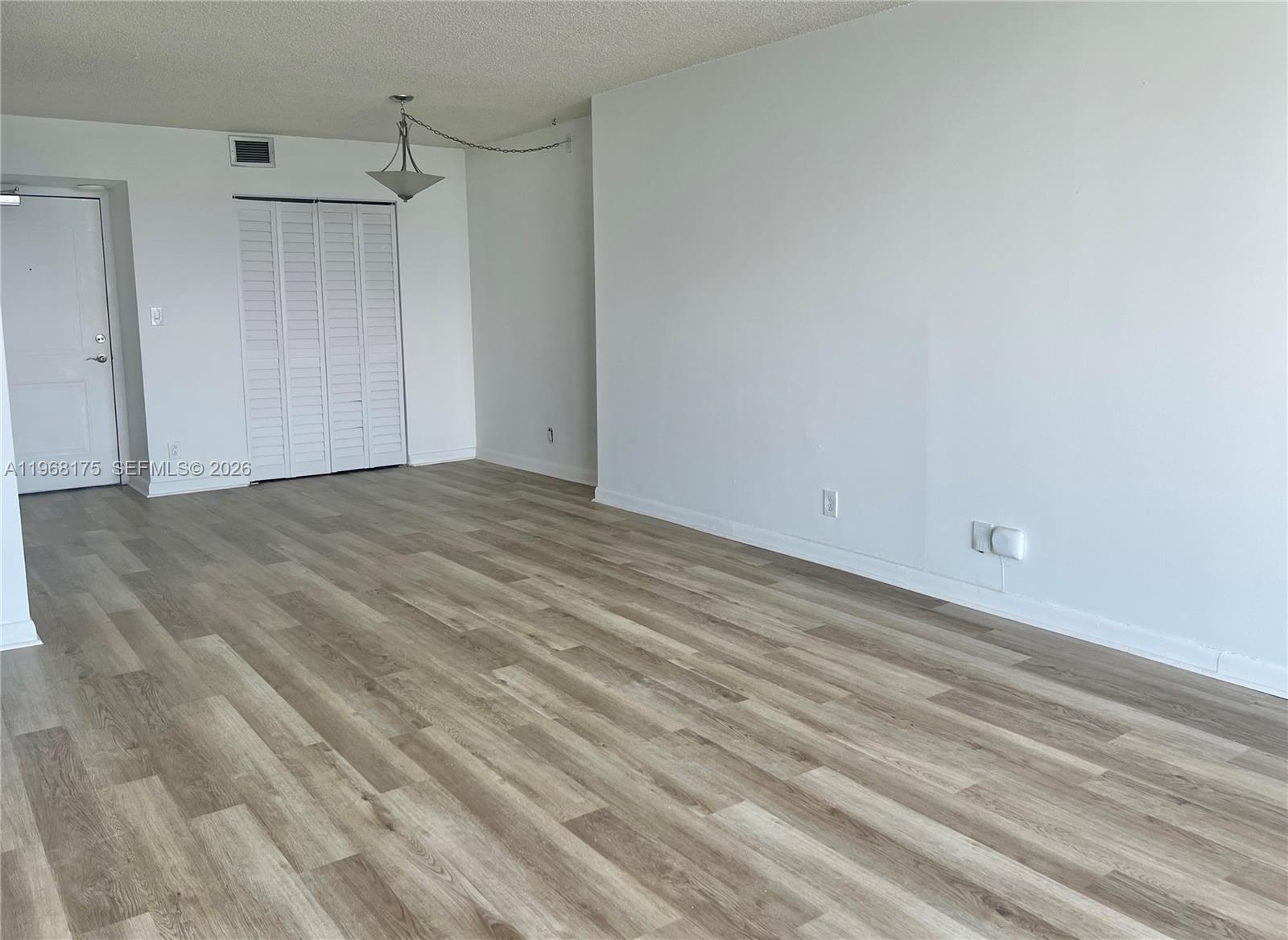 1418 2 / 2 1357 кв.футов $ 2026-02-18 0 Фото