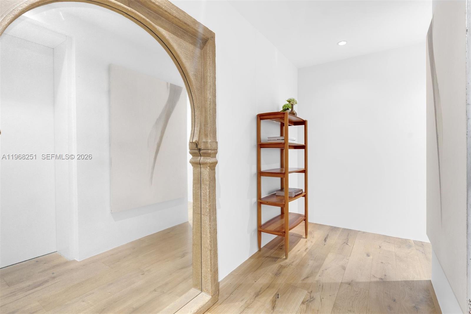 Ver detalles 606 2 / 3 1602 sq. ft. $ 2026-02-19 0 foto