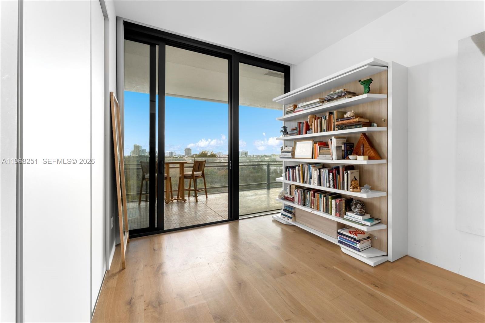 Ver detalles 606 2 / 3 1602 sq. ft. $ 2026-02-19 0 foto