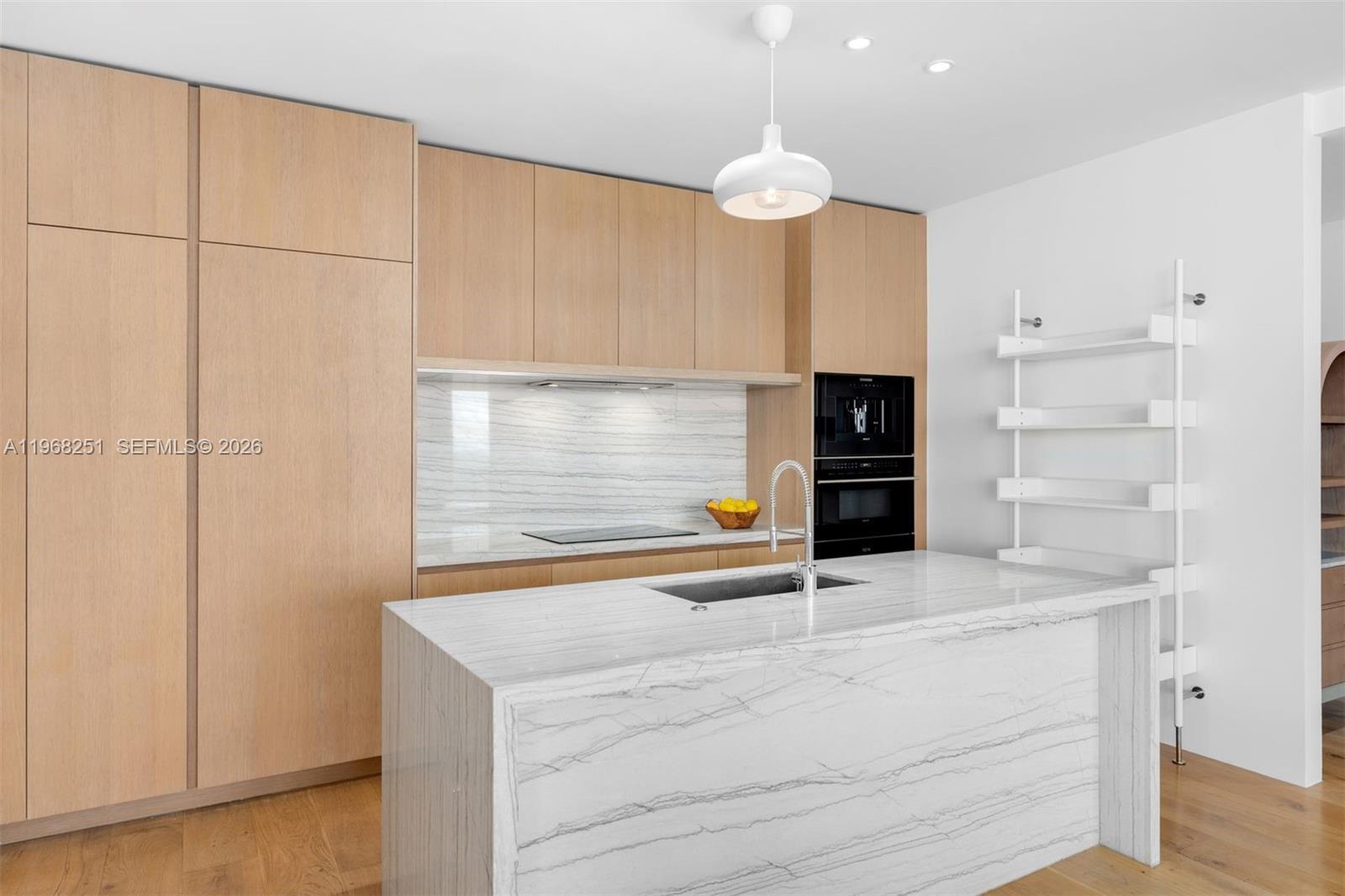 Ver detalles 606 2 / 3 1602 sq. ft. $ 2026-02-19 0 foto