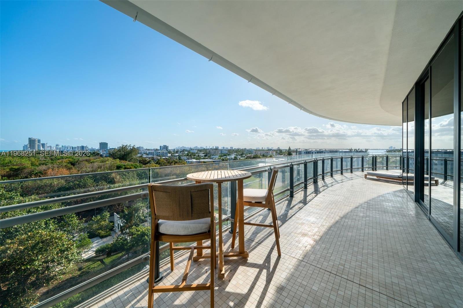 Ver detalles 606 2 / 3 1602 sq. ft. $ 2026-02-19 0 foto