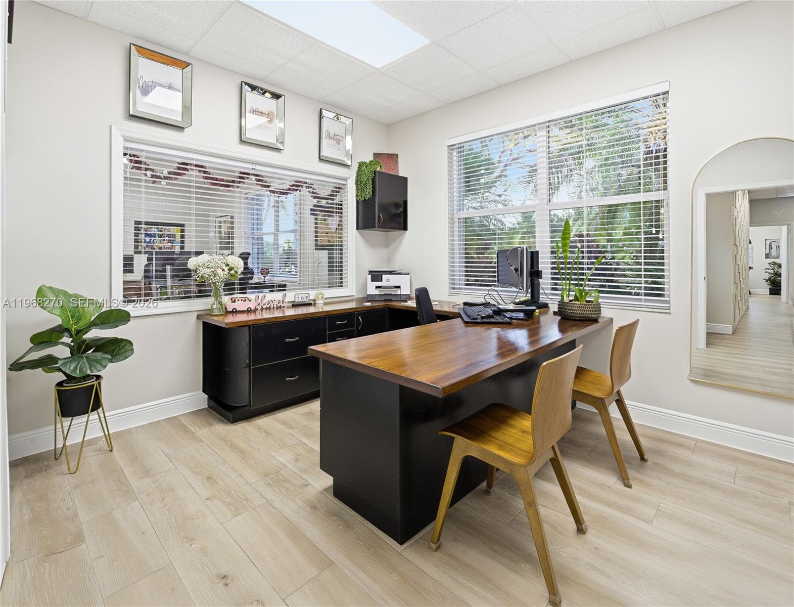   /   кв.футов $ 2026-02-19 0 Фото