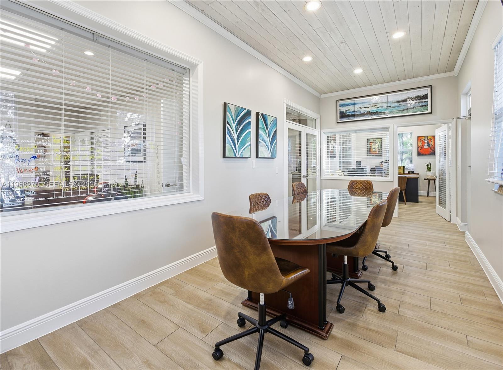   /   кв.футов $ 2026-02-19 0 Фото