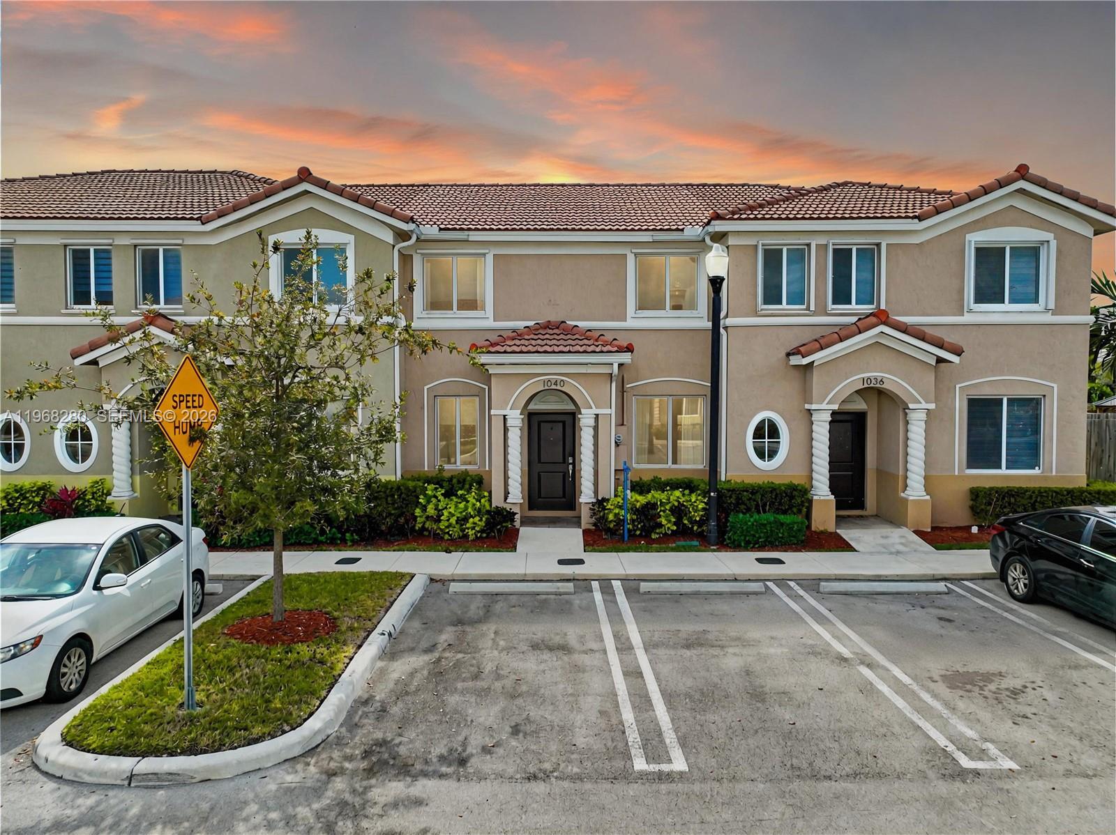 Ver detalles 1040 3 / 3 1302 sq. ft. $ 2026-05-06 0 foto