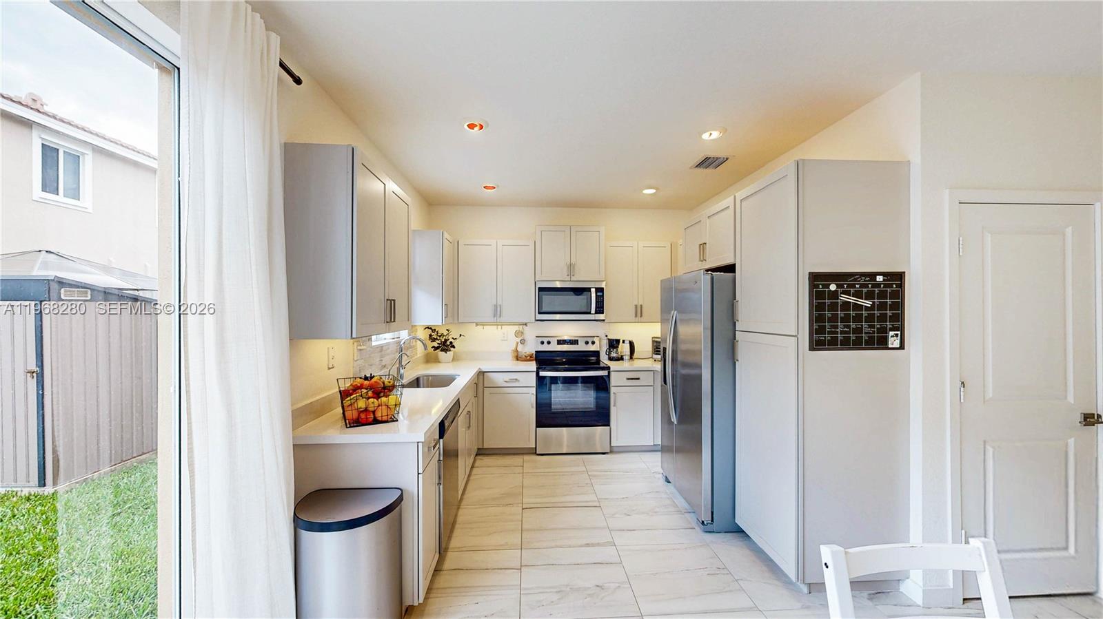 Ver detalles 1040 3 / 3 1302 sq. ft. $ 2026-05-06 0 foto
