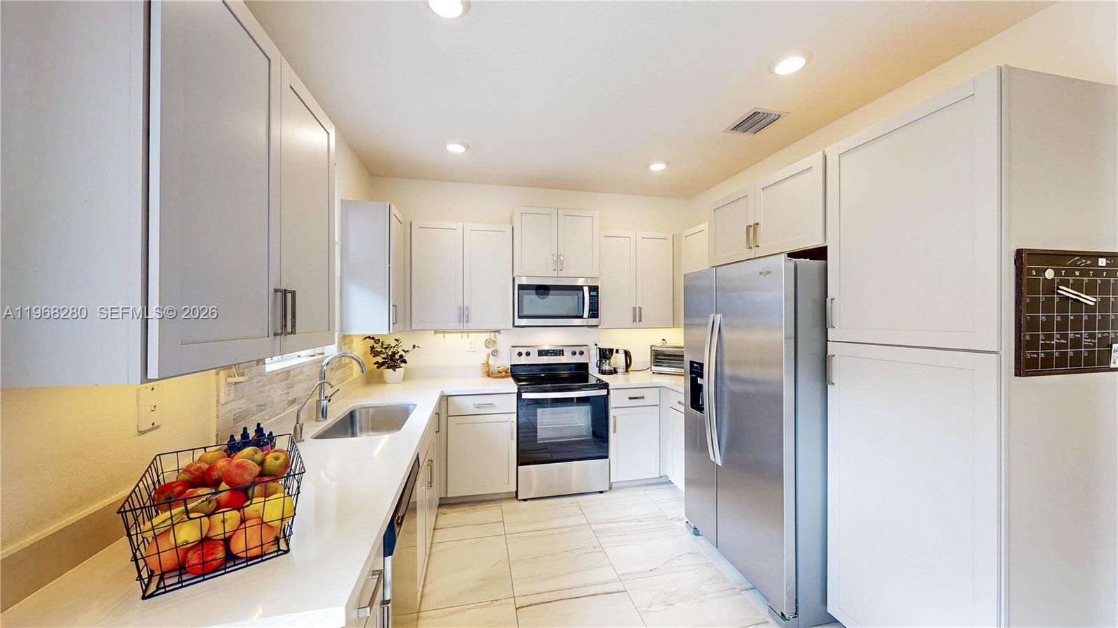Ver detalles 1040 3 / 3 1302 sq. ft. $ 2026-05-06 0 foto