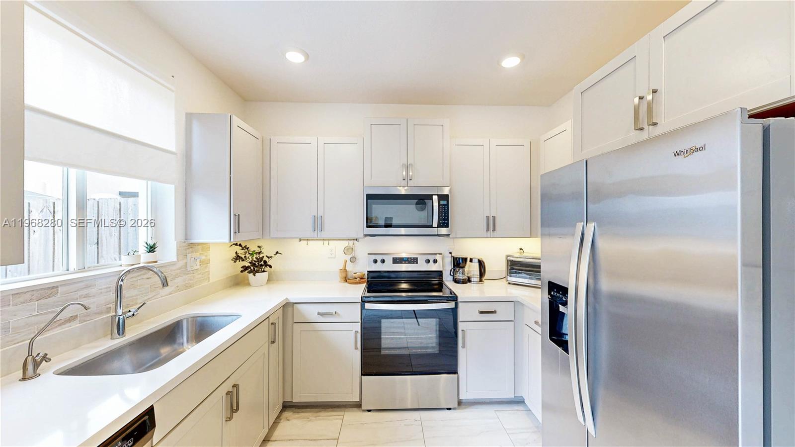 Ver detalles 1040 3 / 3 1302 sq. ft. $ 2026-05-06 0 foto
