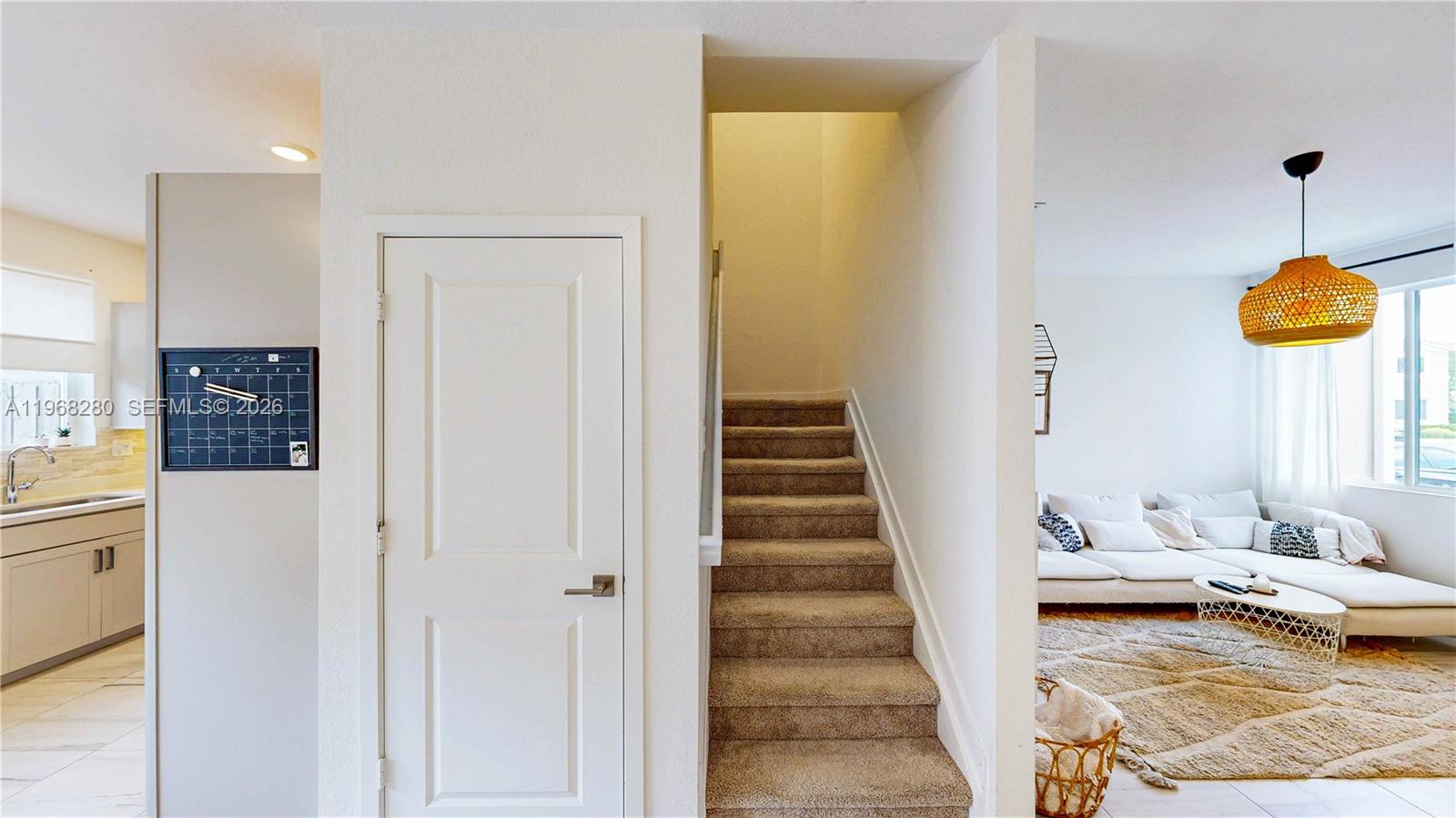 Ver detalles 1040 3 / 3 1302 sq. ft. $ 2026-05-06 0 foto