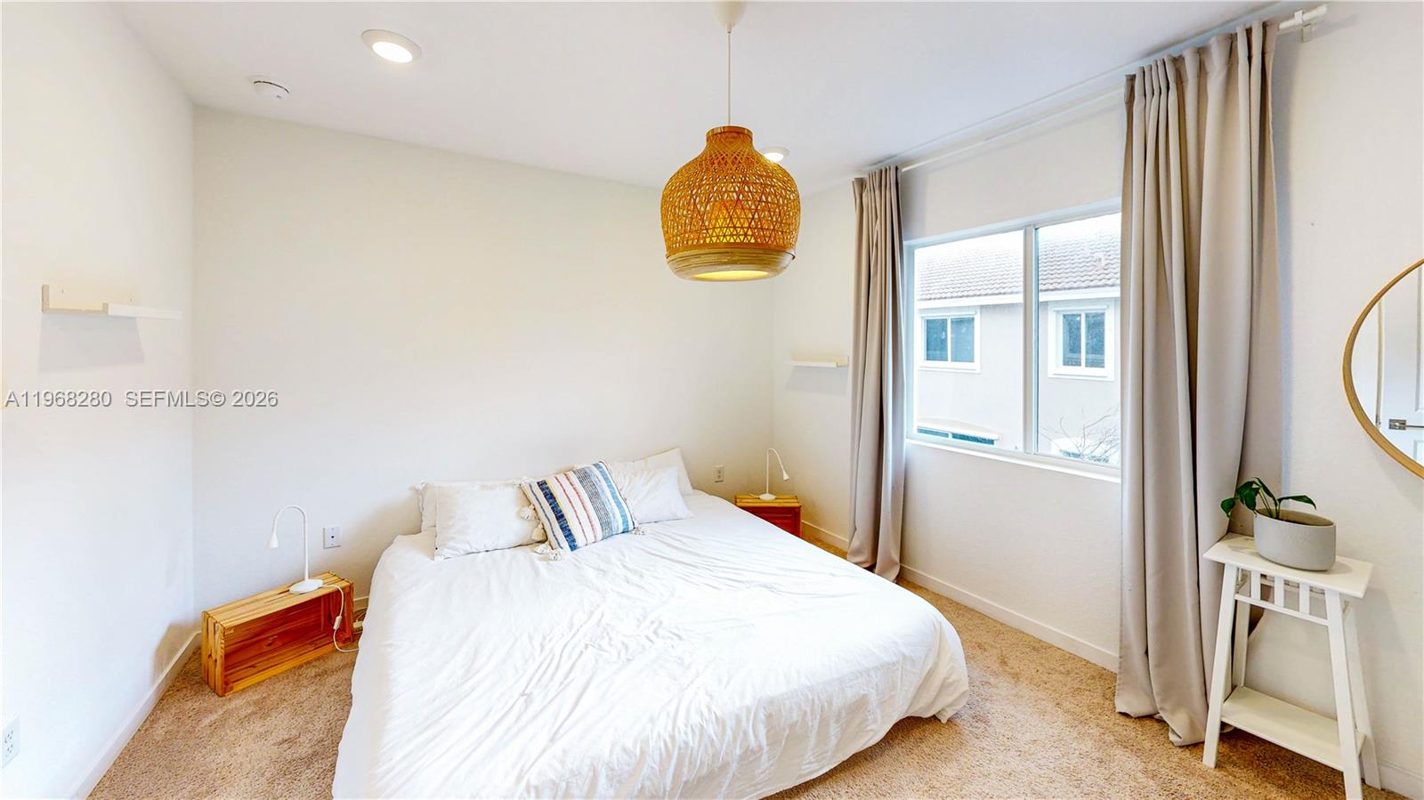 Ver detalles 1040 3 / 3 1302 sq. ft. $ 2026-05-06 0 foto