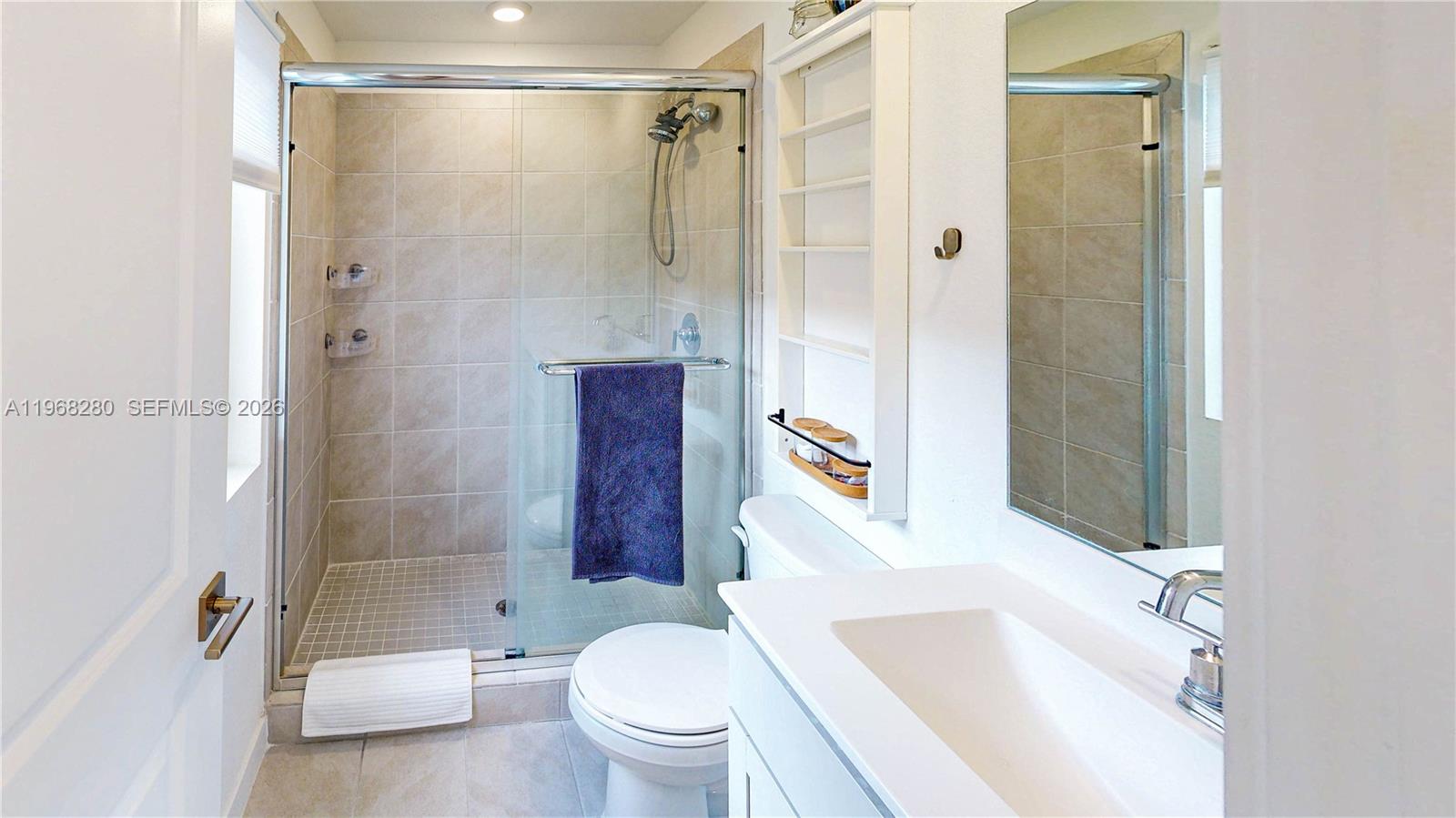 Ver detalles 1040 3 / 3 1302 sq. ft. $ 2026-05-06 0 foto