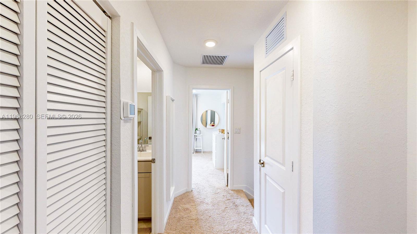Ver detalles 1040 3 / 3 1302 sq. ft. $ 2026-05-06 0 foto