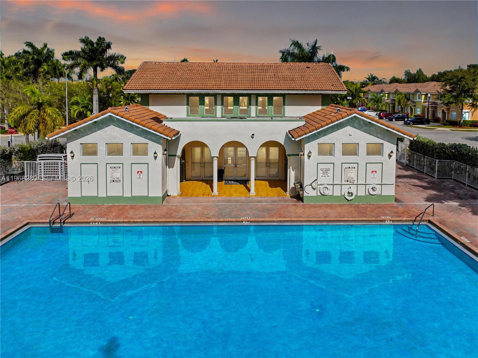 Ver detalles 1040 3 / 3 1302 sq. ft. $ 2026-05-06 0 foto