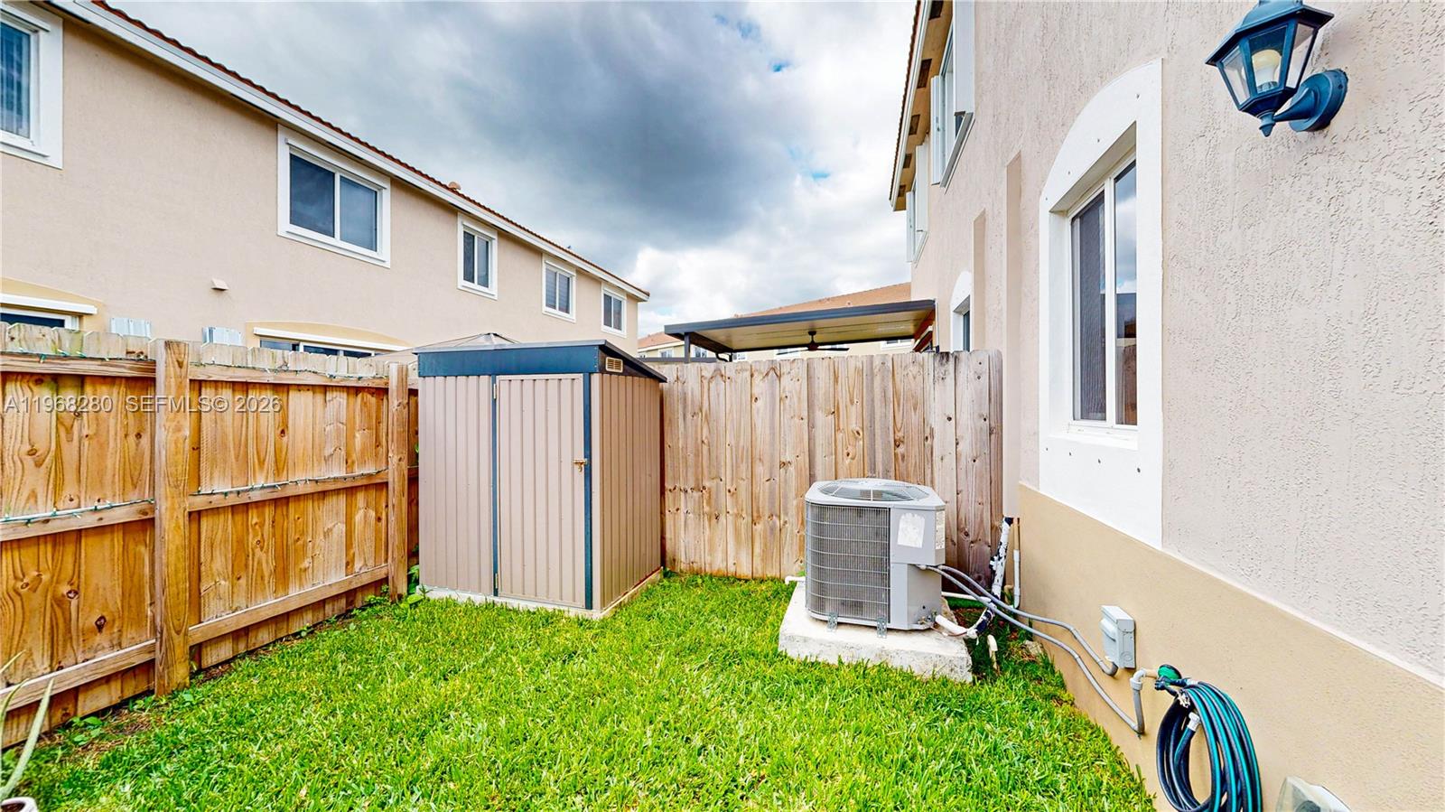 Ver detalles 1040 3 / 3 1302 sq. ft. $ 2026-05-06 0 foto