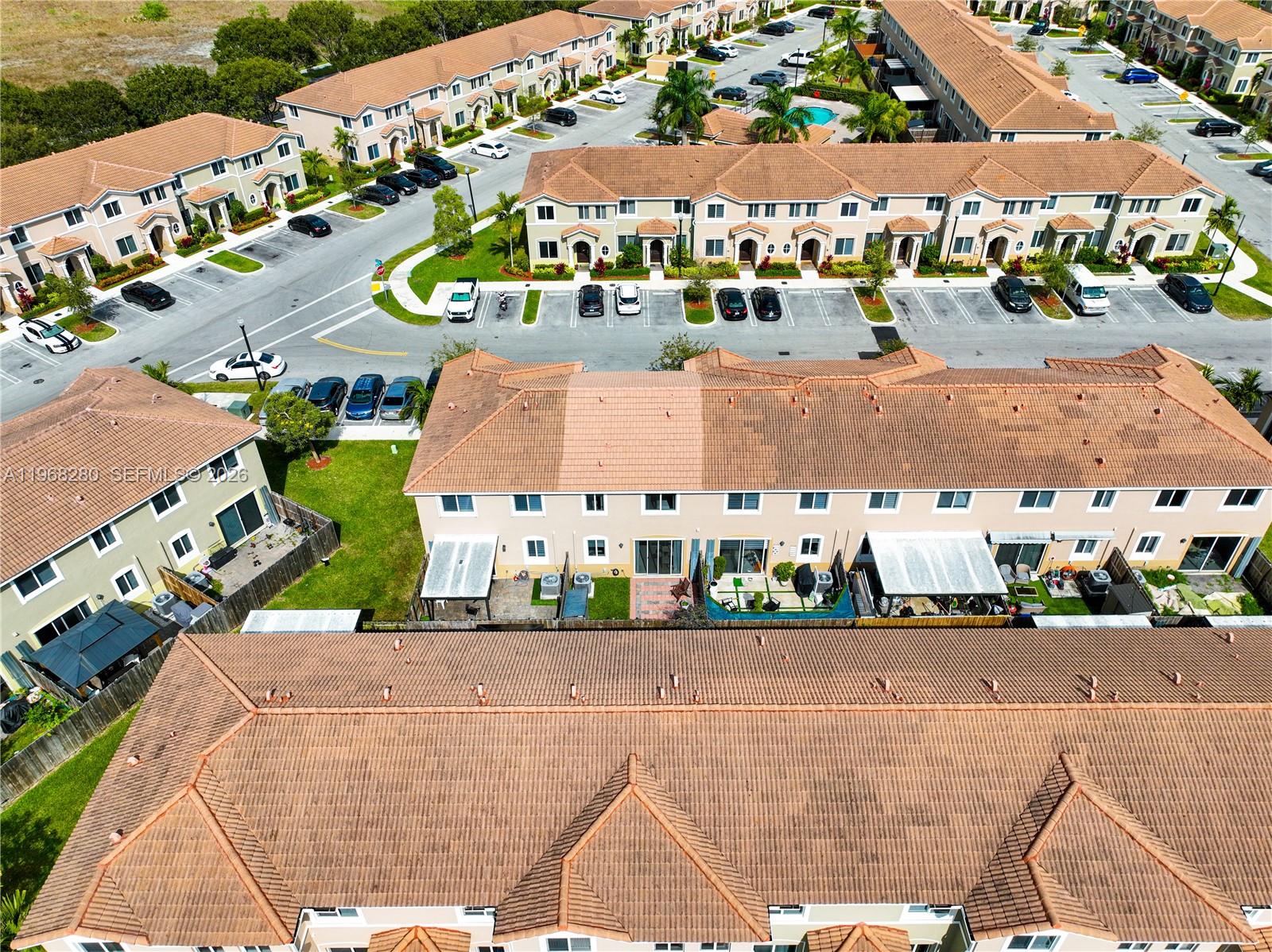 Ver detalles 1040 3 / 3 1302 sq. ft. $ 2026-05-06 0 foto
