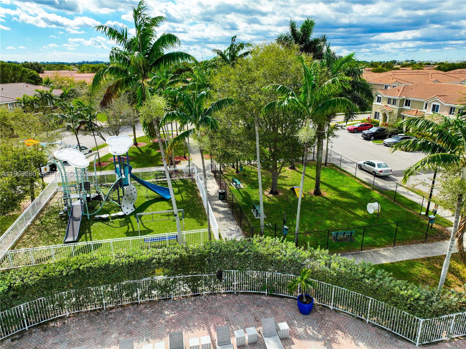 Ver detalles 1040 3 / 3 1302 sq. ft. $ 2026-05-06 0 foto
