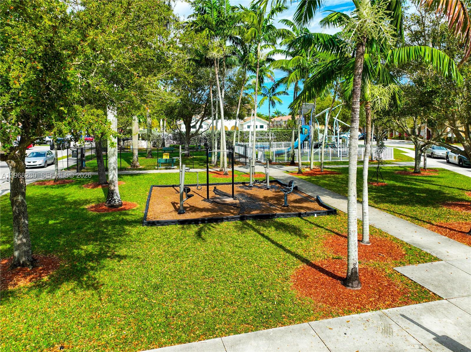 Ver detalles 1040 3 / 3 1302 sq. ft. $ 2026-05-06 0 foto