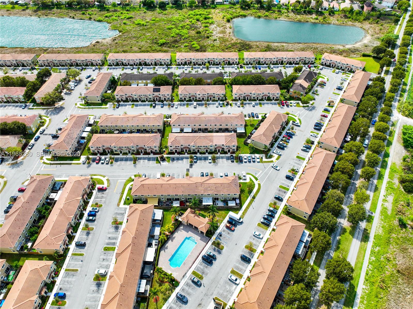 Ver detalles 1040 3 / 3 1302 sq. ft. $ 2026-05-06 0 foto