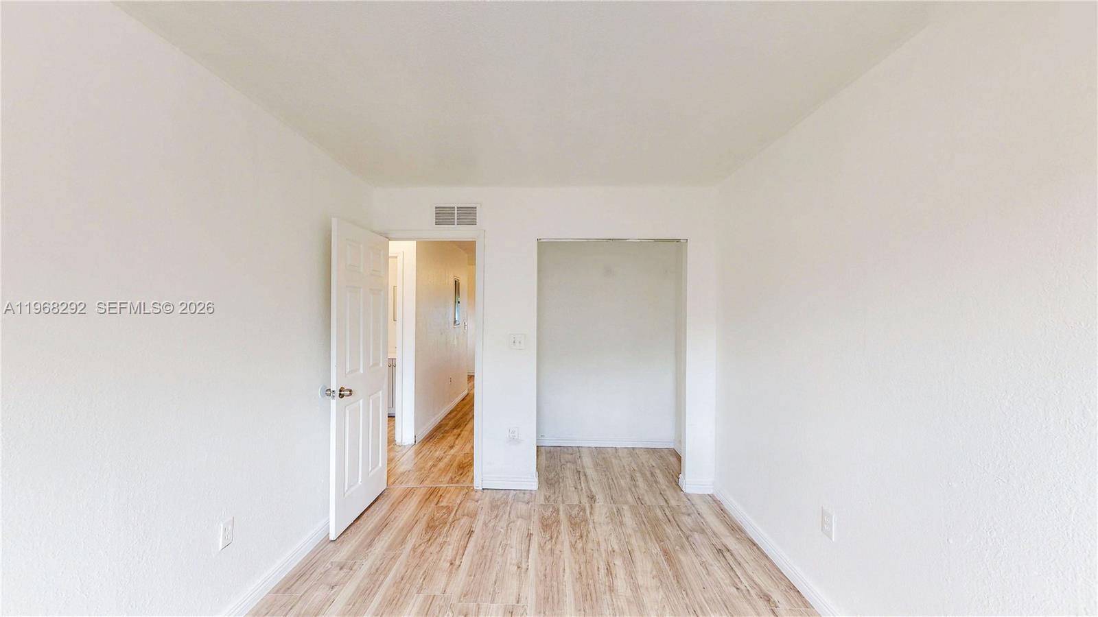   /  3444 кв.футов $ 2026-02-19 0 Фото