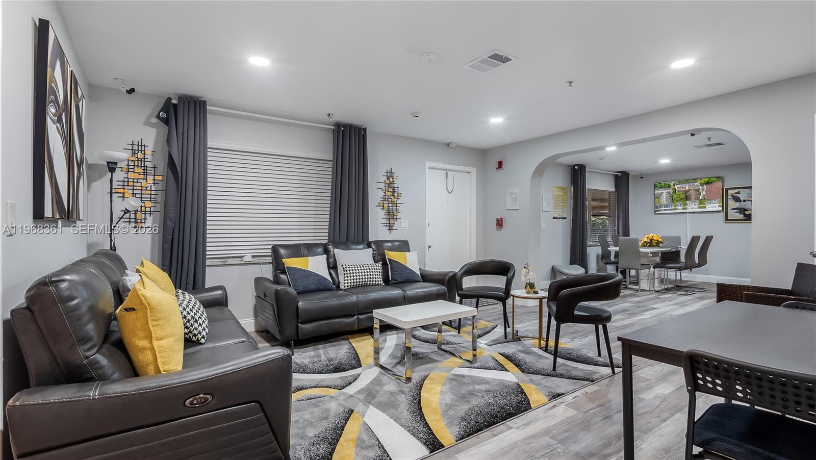   /   кв.футов $ 2026-02-19 0 Фото