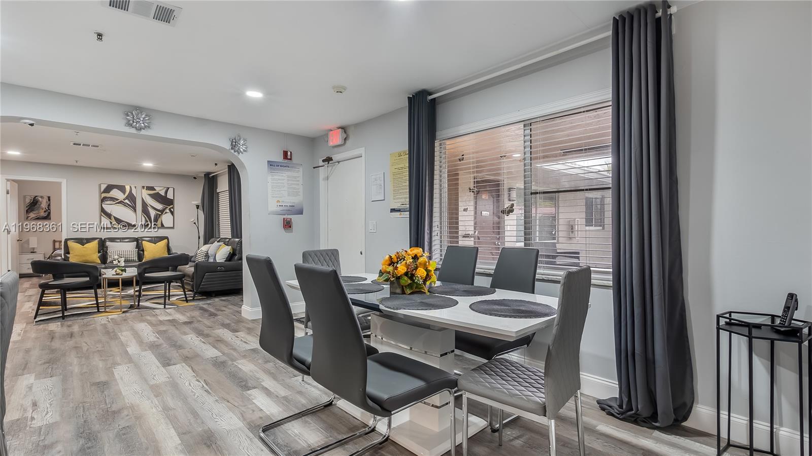   /   кв.футов $ 2026-02-19 0 Фото