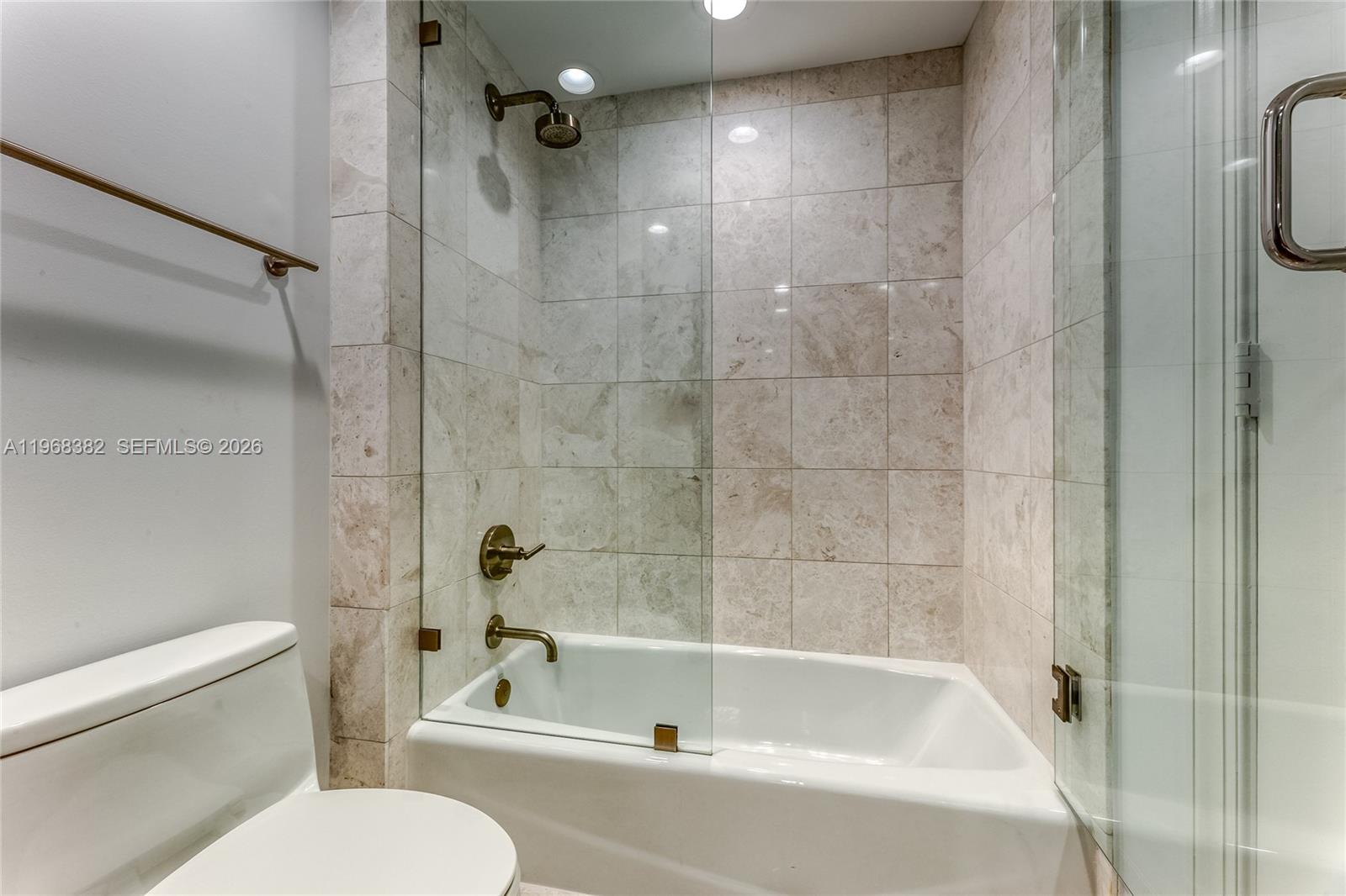 Photo of 3535 OCEAN DR #2203, Hollywood, Florida, 33019 - Guest bdrm bath