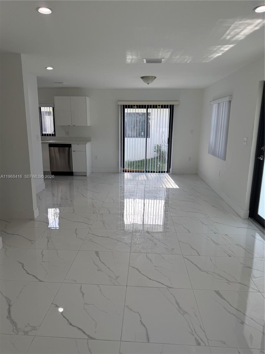   /  2160 sq. ft. $ 2026-02-19 0 foto