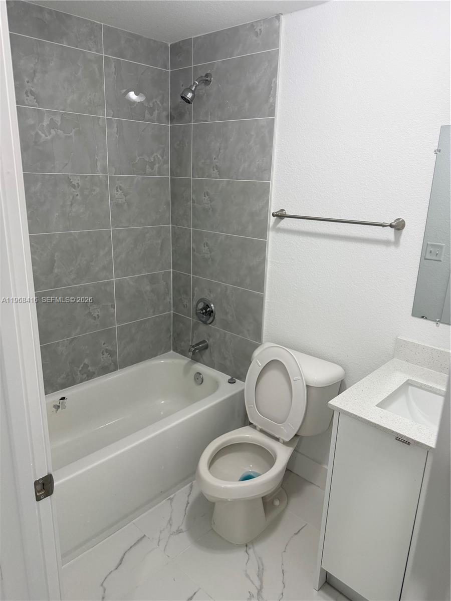   /  2160 sq. ft. $ 2026-02-19 0 foto