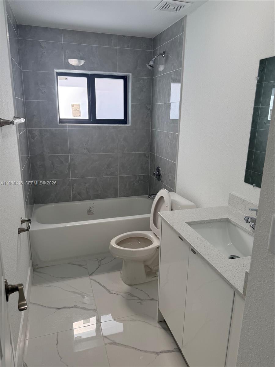   /  2160 sq. ft. $ 2026-02-19 0 foto