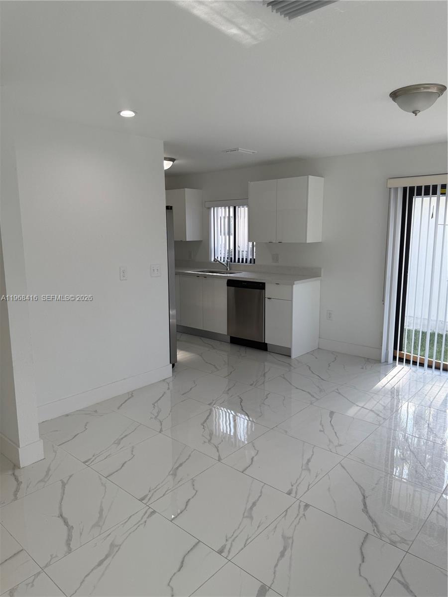   /  2160 sq. ft. $ 2026-02-19 0 foto